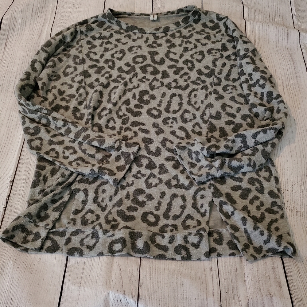 Vanilla Bay Leopard Print top - Picture 4 of 10